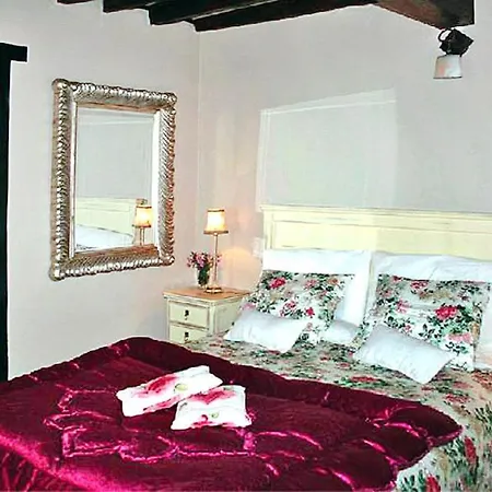 Holiday Homes Casas El Peral,