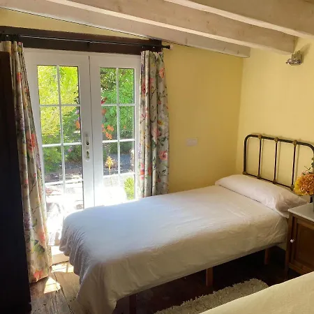Holiday Homes Casas El Peral,